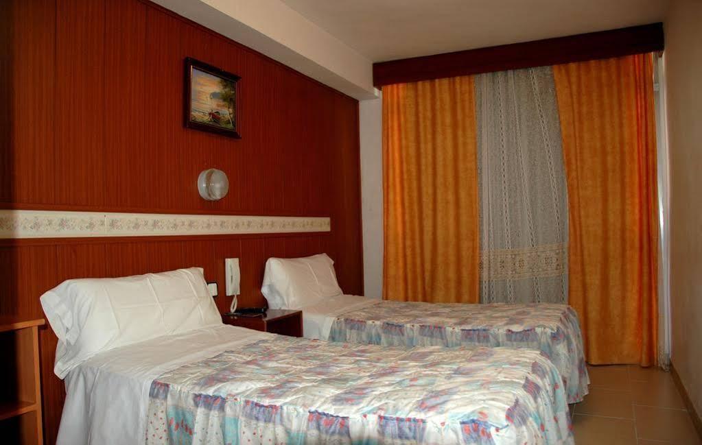 Pension Venecia Salou Esterno foto